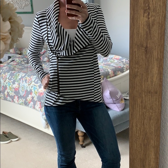 🎉Sold💕Chic Striped Jacket ⭐️ - Picture 4 of 4